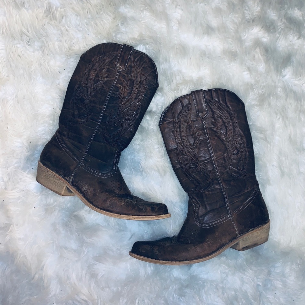 Women’s cowgirl boots